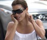 Eva Longoria dans les rues de de Los Angeles avec sa robe blanche toute mignonne
