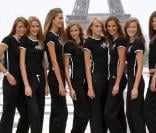 Les finalistes françaises du concours Elite Model Look en visite au Trocadéro, à Paris, le 16 septembre 2009.