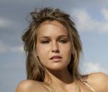 Bar Refaeli : Sports Illustrated met à l'honneur le 'Corps de l'année 2008'