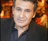 Dove Attia revient en tant de producteur de la comédie musicale  Mozart, l'Opéra Rock ... Découvrez son incroyable parcours !