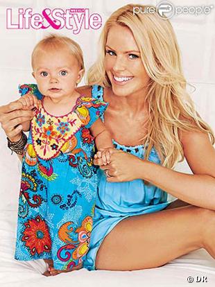 Gena Lee Nolin pose avec sa fille Stella Monroe, bientôt 1 an pour le magazine Life&Style