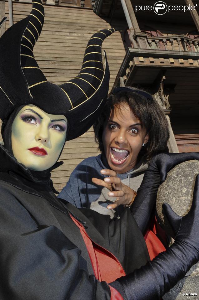 Audrey Pulvar et Maléfique à l'occasion de l'ouverture de la saison d'Halloween à Disneyland Paris, le 26/09/09