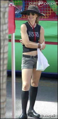 Justine Bateman amène sa fille Olivia Fluent dans un farmer's market de Los Angeles le 27 septembre 2009