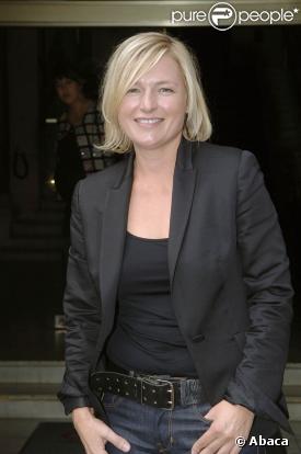 Anne-Elisabeth Lemoine s'éclate... au sens propre comme au figuré... sur NRJ !