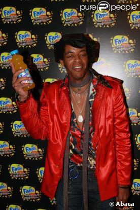 Bertrand de la Star Ac est venu buller à la soirée Fanta