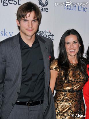 Ashton Kutcher et Demi Moore viennent de fêter leur quatrième anniversaire de mariage.