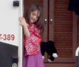 Suri Cruise rend visite à son papa Tom Cruise avec maman Katie Holmes sur le tournage de son film Wichita à Boston le 30 septembre 2009