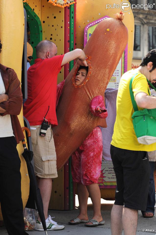 America Ferrera  sur le tournage d'Ugly Betty (New York/ 25 août 2009)