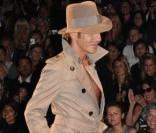 John Galliano lors du défilé Dior à Paris le 2/10/09