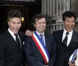 Igor Bogdanoff et son frère jumeau Grichka à la sortie de la mairie du XVIe le 1er octobre