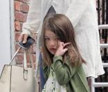 Katie Holmes conduit sa fille Suri dans un centre d'éducation de Boston le 1er octobre 2009