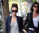 Rachel Bilson et une amie ont déjeuné au Little Dom's Cafe à Los Feliz à Los Angeles le 2 octobre 2009