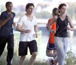 Tom Cruise, Connor Cruise et Katie Holmes en plein jogging, le 4 octobre 2009, à Boston !