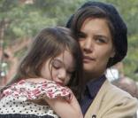 Katie Holmes et Suri, sur le tournage de Wichita, le 4 octobre 2009, à Boston !