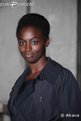 Aïssa Maïga lors du défilé de la collection printemps/été 2010 prêt-à-porter d'Yves Saint Laurent, à l'occasion de la Fashion Week parisienne, au Palais de Tokyo, le 5 octobre !