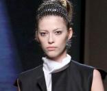 Le défilé de la collection printemps/été 2010 prêt-à-porter de la maison Yves Saint Laurent, dessinée par Stefano Pilati, au Palais de Tokyo, le 5 octobre 2009 !