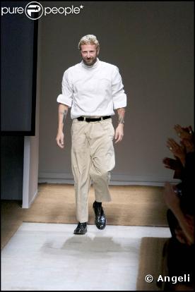 Le défilé de la collection printemps/été 2010 prêt-à-porter de la maison Yves Saint Laurent, dessinée par Stefano Pilati, au Palais de Tokyo, le 5 octobre 2009 !