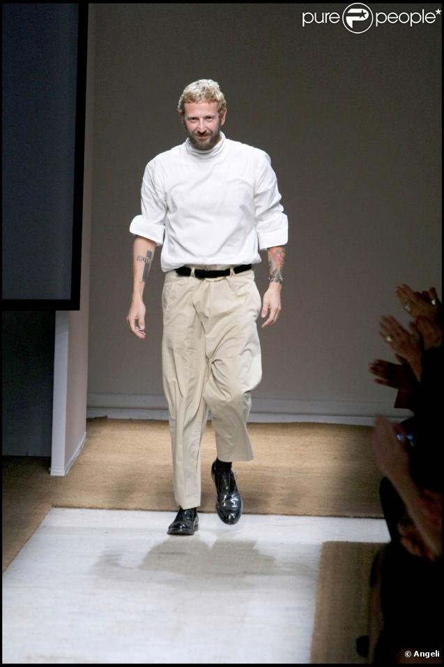 Le défilé de la collection printemps/été 2010 prêt-à-porter de la maison Yves Saint Laurent, dessinée par Stefano Pilati, au Palais de Tokyo, le 5 octobre 2009 !