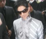Prince à son arrivée au défilé Chanel
