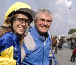 Emma Daumas et Claude Lelouch à la course des stars qui lançait le Raid Mémoire Alzheimer. Hippodrome de Vincennes, le 20/09/09