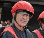 Raymond Domenech à la course des stars qui lançait le Raid Mémoire Alzheimer. Hippodrome de Vincennes, le 20/09/09