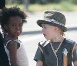 Angelina Jolie et ses enfants Pax, Zahara et Shiloh au Toys'r'us de Toulon en France