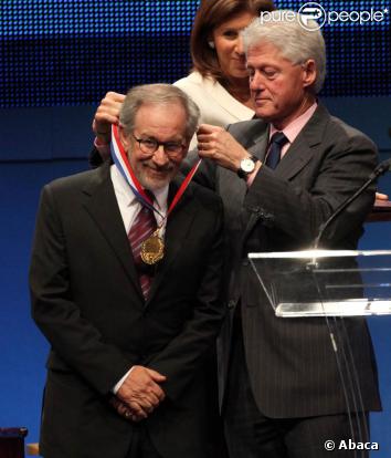Steven Spielberg et Bill Clinton, lors de la remise de la Médaille de la Liberté, à Philadelphie, le 8 octobre 2009 !