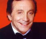 Al Martino chante  Speak Softly Love , la chanson-titre du  Parrain .