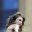 Miranda Kerr de retour au pays des kangourous pour un shooting glamour et... sexy !