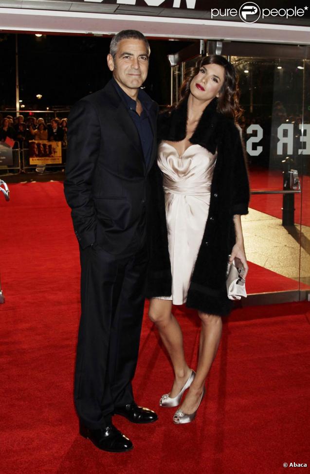 George Clooney et la bombesque Elisabetta Canalis, à l'occasion de l'avant-première de  The men who stare at goats , à l'Odeon Cinema de Leicester Square, dans le cadre du London Film Festival, le 15 octobre 2009 !