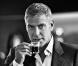 Regardez George Clooney nous refaire le coup du café... What else ?