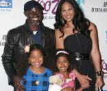 Djimon Hounsou, Kimora Lee et ses filles lors du spectacle Kooza du Cirque du soleil au profit de l'association One Drop le 16 octobre 2009 à Santa Monica