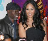Djimon Hounsou, Kimora Lee et ses filles lors du spectacle Kooza du Cirque du soleil au profit de l'association One Drop le 16 octobre 2009 à Santa Monica