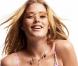 Ensemble fleuri pour la belle Doutzen  Kroes. Elle se révèle être une lolita mutine !  