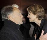 Jean-Louis Trintignant retrouve Charlotte Rampling, à l'occasion de l'avant-première du  Ruban Blanc , qui s'est tenue à la Cinémathèque Française, à Paris, le 19 octobre 2009 !