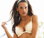 Une très belle pub avec Alessandra Ambrosio, qui promeut de très jolis sous-vêtements de la marque Victoria's Secret !