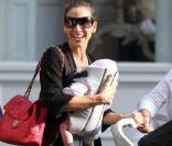 Sarah Jessica Parker promène l'une de ses jumelles à New York 