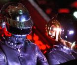 Les Daft Punk ont beau cacher leur visage, celà ne les empêchent pas pour autant de se faire usurper leur identité... Des escrocs ont inventé un faux concert à Shangaï. Le moyen pour eux d'empocher plus de... 190 000 euro ! 