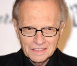 Larry King est l'un des présentateurs américains les plus connus. Tout comme John Malkovich, Kevin Bacon ou encore Steven Spielberg, lui aussi a vu ses comptes vidés par le scandale Madoff ! 