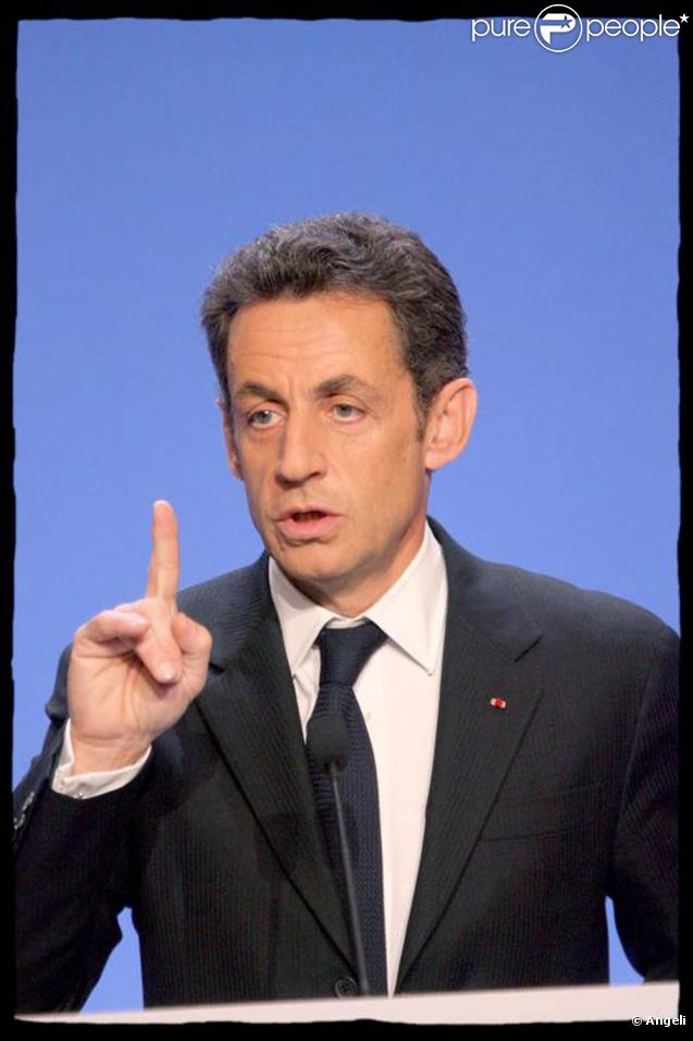 Nicolas Sarkozy a découvert que sa carte bleue avait été piratée ! A peine un mois plus tard, les deux petits malins - aux dents longues - ont été interpellés et mis immédiatement en garde à vue. S'attaquer au président, quand même ! 