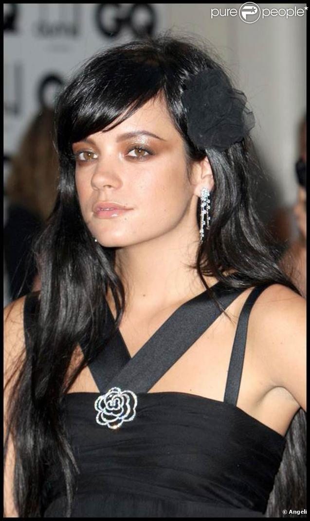 Lily Allen s'est faite usurper son identité par une strip-teaseuse. Cette dernière a utilisé le compte de l'égérie Chanel dans une compagnie de taxi pour s'offrir des courses gratuites d'un montant de... 5 000 euros !
 &nbsp; 
 