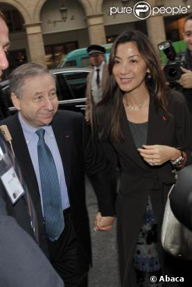 Michelle Yeoh arrive au bras de Jean Todt pour sa nomination ce matin à la tête de la FIA