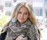 Hilary Duff sort du salon de coiffure Ken Paves le 22 octobre 2009 à Los Angeles