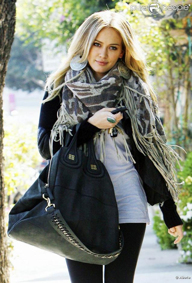 Hilary Duff sort de chez le coiffeur et se prend une contravention le 22 octobre 2009 à Los Angeles