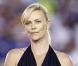 Charlize Theron a donné chaud aux invités du gala de charité organisé par One-X-One...!