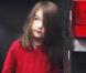 Suri Cruise : La fillette est un adorable... Petit Chaperon rouge ! Katie a une petite mine...