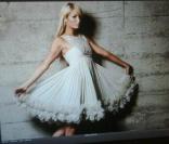 Une des photos de Paris Hilton pour le livre de charité contre le cancer - postée par Paris sur son Twitter