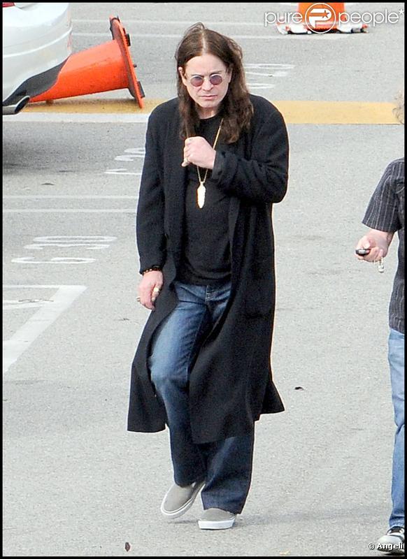 Ozzy Osbourne sur le plateau de l'émission Dancing With The Stars le 27/10/09 à Los Angeles