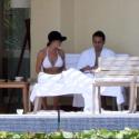 Jaime Pressly s'affiche en bikini et toute dorée avec son mari... pour sa lune de miel !