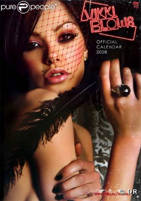Vikki Blows en couverture de son calendrier 2008.
